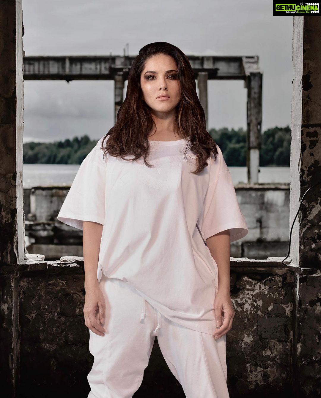 Sunny Leone Instagram - Bring style to the season with an uncompromising selection of fashion-forward activewear. Created for a new age of individuals, I Am Animal is a 100% organic and consciously-crafted Sunny Leone Instagram - Bring style to the season with an uncompromising selection of fashion-forward activewear. Created for a new age of individuals, I Am Animal is a 100% organic and consciously-crafted