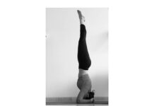 Surabhi Instagram - Seeing the world in a different way The king of asanas #shirshasana #headstand #happyinternationalyogaday everyone🌸