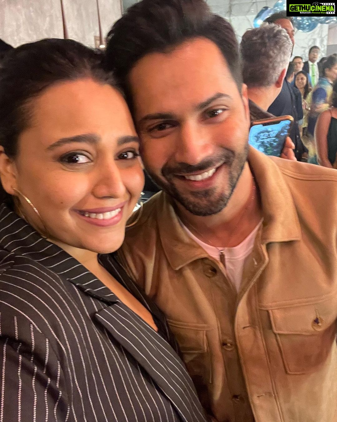Swara Bhaskar Instagram - Really enjoyed #JuggJuggJeeyo ! A bombastic family entertainer replete with Bollywood swag! Heartwarming performances by @anilskapoor sir, @neetu54 ma’am, @varundvn , @kiaraaliaadvani @manieshpaul @mostlysane . . So funny, yet tugs at the heart too! Take a bow @raj_a_mehta 👏🏽👏🏽👏🏽 Thank you for having me Aunty @kapoor.sunita 🥰 Mumbai