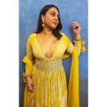 Swara Bhaskar Instagram - Adding some sunshine to my wardrobe because it’s too gloomy everywhere else outside and in the world! 😬💁🏽‍♀️☀️ . . Outfit: @bhumikasharmaofficial Jewels: @razwada.jewels @amigos.rizwan Shoes: @aprajitatoorofficial Styled by: @prifreebee Make up: @saracapela Hair: @stylistsony For @mumbaipolice #Umang2022 annual gala.. 🙏🏽✨ Thank you @mumbaipolice for your service, hard work and professionalism. #Umang2022
