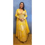 Swara Bhaskar Instagram - Adding some sunshine to my wardrobe because it’s too gloomy everywhere else outside and in the world! 😬💁🏽‍♀️☀️ . . Outfit: @bhumikasharmaofficial Jewels: @razwada.jewels @amigos.rizwan Shoes: @aprajitatoorofficial Styled by: @prifreebee Make up: @saracapela Hair: @stylistsony For @mumbaipolice #Umang2022 annual gala.. 🙏🏽✨ Thank you @mumbaipolice for your service, hard work and professionalism. #Umang2022