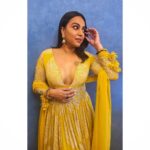 Swara Bhaskar Instagram - Adding some sunshine to my wardrobe because it’s too gloomy everywhere else outside and in the world! 😬💁🏽‍♀️☀️ . . Outfit: @bhumikasharmaofficial Jewels: @razwada.jewels @amigos.rizwan Shoes: @aprajitatoorofficial Styled by: @prifreebee Make up: @saracapela Hair: @stylistsony For @mumbaipolice #Umang2022 annual gala.. 🙏🏽✨ Thank you @mumbaipolice for your service, hard work and professionalism. #Umang2022