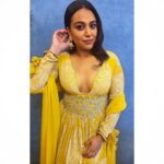 Swara Bhaskar Instagram - Adding some sunshine to my wardrobe because it’s too gloomy everywhere else outside and in the world! 😬💁🏽‍♀️☀️ . . Outfit: @bhumikasharmaofficial Jewels: @razwada.jewels @amigos.rizwan Shoes: @aprajitatoorofficial Styled by: @prifreebee Make up: @saracapela Hair: @stylistsony For @mumbaipolice #Umang2022 annual gala.. 🙏🏽✨ Thank you @mumbaipolice for your service, hard work and professionalism. #Umang2022