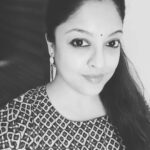 Tanushree Dutta Instagram – I have not been following any news at all here in Ujjain. But today woke up to some horrific visuals of intercommunal riots in India & threats from fringe groups etc. Who is inciting this stuff?? 

Have we gone back to the stone ages?? Making such a big issue over some silly comments by a person who apologized already?? Even our PMO gave clarification & sacked the culprits. What more can one do??

All the Muslim stars & superstars of Bollywood need to condemn this violence & threat against India & Indians publicly & loudly in media. They need to ask their Millions of followers in India & worldwide to stay silent & non violent amidst this controversy. This country that gave them god- like status now needs their voices of reason to diffuse this matter.

This country is the land of Gods & Goddesses who fought for their honor, integrity & social justice. Iss dharti ki mitti mein Mahadev base hai. Every person will turn into Durga & Kaali if our way of life is threatened. So it’s best to just avoid this bloodbath! 

Islam = “Religion of peace”. Please choose peace over anger & conflict.

#themiddlepath

#HareKrishna