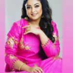 Tanushree Dutta Instagram - Hola Amigos!! So just yesterday I turned down yet another offer to star in a major TV show as lead role. I've turned down lots of movies & TV, some OTT stuff, and numerous reality shows. I wasnt feeling the passion & motivation in those opportunities. I want to work for sure but I'm taking my time to choose something that will justify my long hiatus!! I don't feel comfortable taking up work just to proove a point. So if ur not seeing me on screen there's no need to make assumptions & jump to conclusions yet. This is my unique process!! Let me assure you that whatever I do next will pull at your heart strings, shake up your brain & stir your soul!! So please have some patience coz good things come to those who wait.... You know, when the time is right..everyone (even including the ones who think they never want to work with me) will come to me with something they feel is right for me...and I will hold no grudges!! #peace