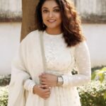 Tanushree Dutta Instagram – More Fake news & major Gaslighting!! 

Good Lord 😐 the stupid never stops!!

 Blind articles every now & then trying to project a certain negative perception of me. 

What might be the motive?? I often wonder 🤔  What are you trying to achieve ?? I’m really curious. 

 Whatever..Its never going to work coz  I’m a monk who wants to buy a ferrari so beyond a point I know I shouldn’t  really care!! 😖

I’m kinda happy, peacefull, proud of myself & whatever achievements I’ve had in life!! 

 How does it even matter who says or thinks what…il anyways do or get whatever I want..Any thing I wish from my heart usually manifests!! 

 I hv stopped hiring PR coz there’s free negative publicity 🤣

I can’t keep fighting the same demons lol…So whatever 🙄 peace out!! 

Everything works for me. It will  benefit me in some way….throw lemons 🍋 il make lemonade!!

P.s I’m back in Mumbai 🥳