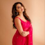 Tejaswi Madivada Instagram – Accept people as facts.

@elegant_threads_by_salma