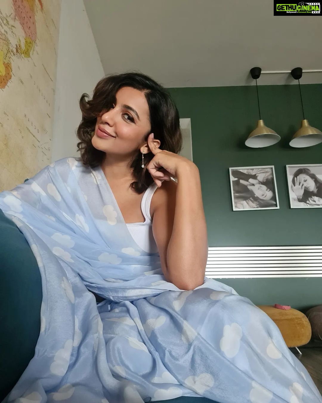 Tejaswi Madivada Instagram - Clouds and thoughts!