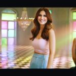 Vaani Kapoor Instagram - Don't let hair fall cage your hair. Trust 100% natural Oil Shots from @BrillareIndia and get ready to flaunt your hair with confidence. 💗💃🏻 Boosted with onion and coffee to reduce hair fall in 15 days and keep my #HairOnHigh. 🙌🏼 #Brillare #HairOnHigh #HairCare#OnionOil #CoffeeOil #Selfcare#Dance #healthyhair #ZeroDilution#VaaniKapoor