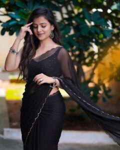 Vaishnavi Chaitanya Instagram - 🖤🖤🖤
.
.
.
👗: @elegant_threads_by_salma
