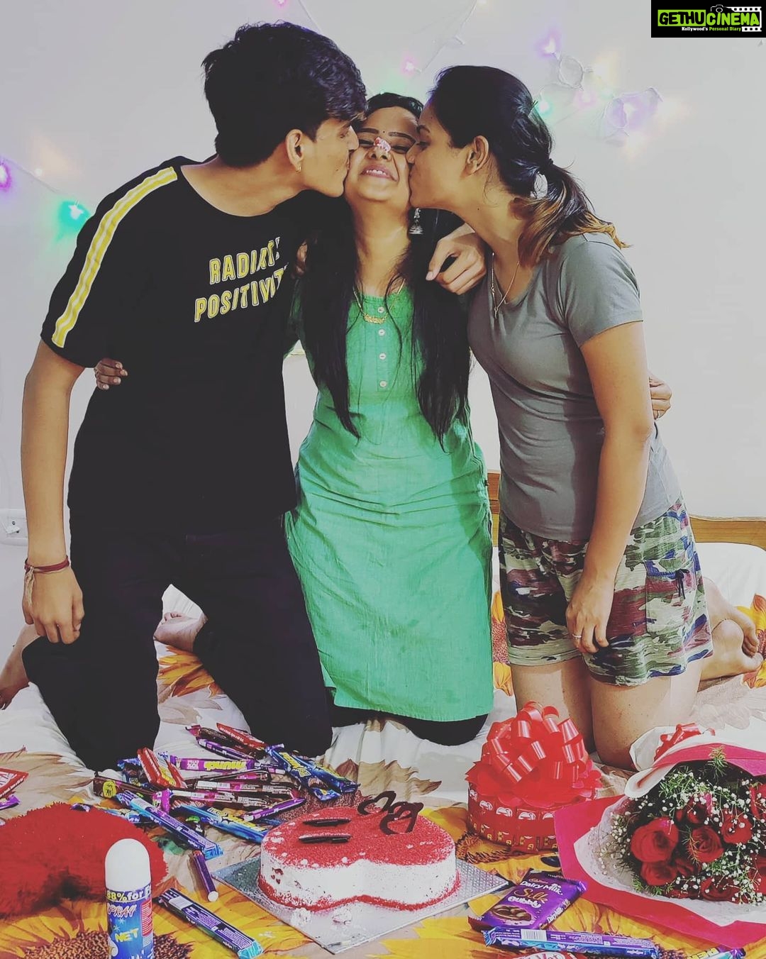 Vaishnavi Chaitanya Instagram - Thank you so much for your love and support š150kš This people made me happy with this cute surprise šš @nitishcueboy @dolly_d_cruze