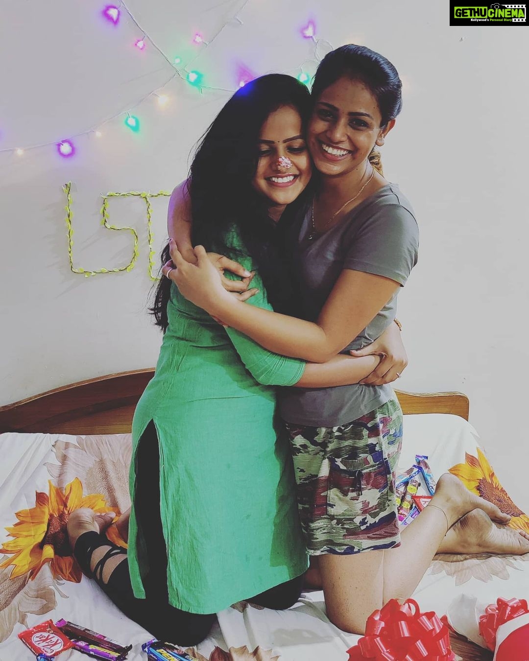 Vaishnavi Chaitanya Instagram - Thank you so much for your love and support š150kš This people made me happy with this cute surprise šš @nitishcueboy @dolly_d_cruze