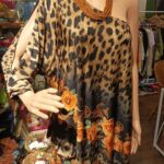Vanitha Vijayakumar Instagram - Pretty one armed sleeve dress👗 #vanithavijaykumarstyling #outfitoftheday #outfit #outfits #women #womensfashion #girl #girls #style #styling #stylist #fashion #ootd #picoftheday #pictureoftheday #dress #accessories #makeover #onlineshopping #onlineshop #boutique #boutiqueshopping #boutiquefashion Khader Nawaz Khan Road