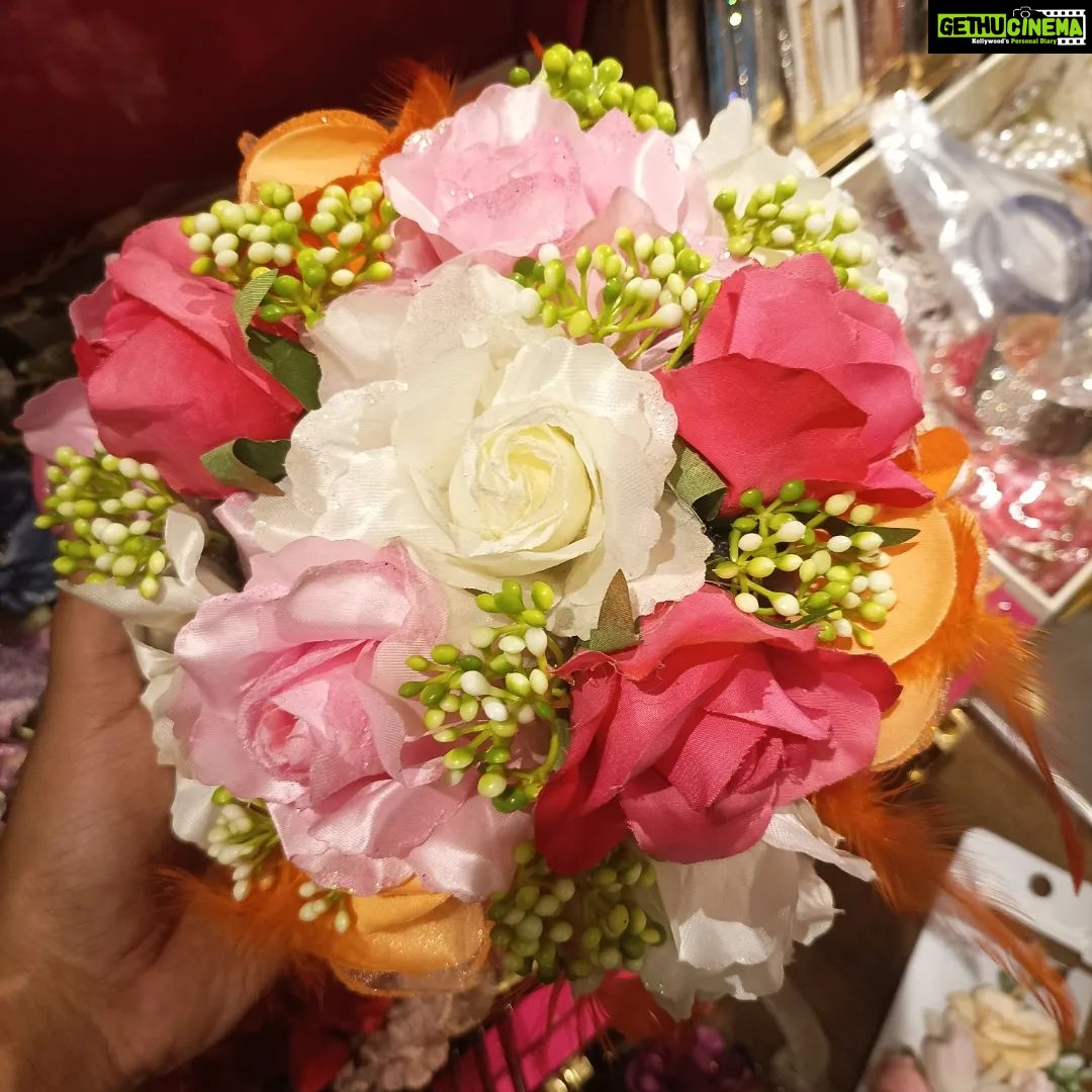 Vanitha Vijayakumar Instagram - Artificial Floral hair clips🌸🌼🌺 #earrings #studs #stone #classic #colorful #colour #colours #accessories #bracelets #party #partytime #bracelet #shopping #onlineshopping #onlineshop #style #outfits #outfit #store #makeover #reelsinstagram #reelitfeelit #reelsvideo #reels #reelkarofeelkaro #reelsindia #instagram #hair #hairstyle #hairstyles Khader Nawaz Khan Road