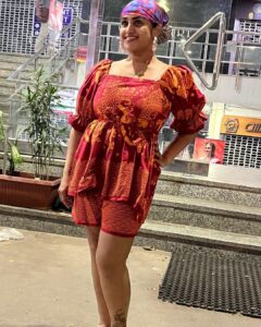 Vanitha Vijayakumar Instagram - And #weekend ready @vanithavijaykumarstyling Khader Nawaz Khan Road