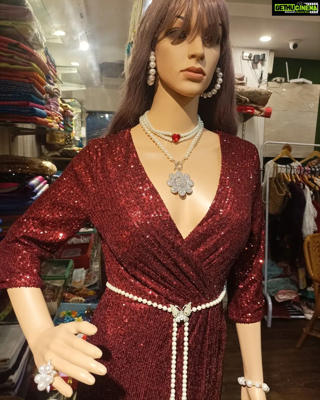 Vanitha Vijayakumar Instagram - Let you Bling Bling with this sequence one piece gownππ»π π« #vanithavijaykumarstyling #outfitoftheday #outfit #outfits #women #womensfashion #girl #girls #style #styling #stylist #fashion #ootd #picoftheday #pictureoftheday #dress #accessories #makeover #onlineshopping #onlineshop #boutique #boutiqueshopping #boutiquefashion Khader Nawaz Khan Road