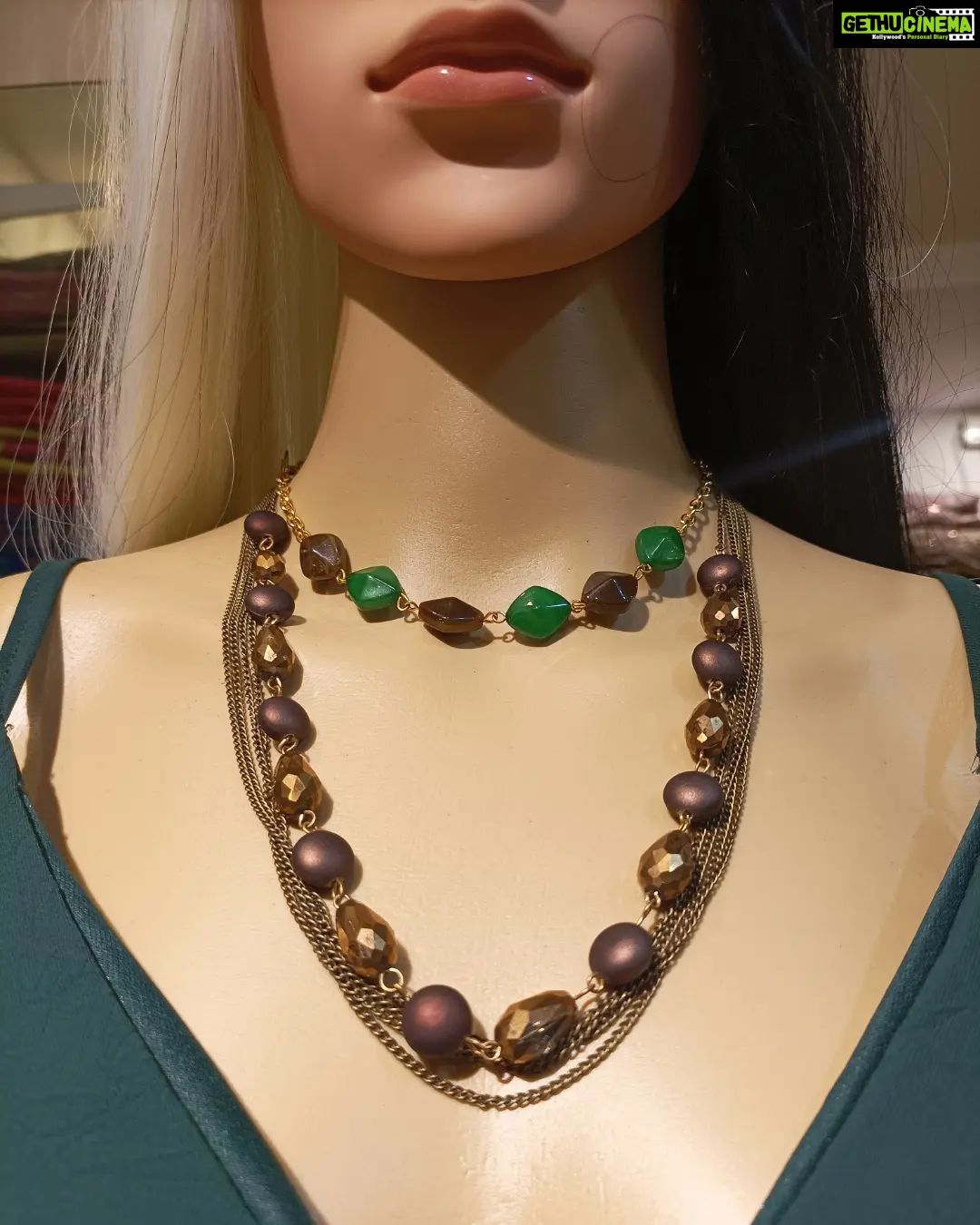 Vanitha Vijayakumar Instagram - Bottle green layered dress paired up with an adjustable buckle belt🤑🍾 #vanithavijaykumarstyling #outfitoftheday #outfit #outfits #women #womensfashion #girl #girls #style #styling #stylist #fashion #ootd #picoftheday #pictureoftheday #dress #accessories #makeover #onlineshopping #onlineshop #boutique #boutiqueshopping #boutiquefashion Khader Nawaz Khan Road