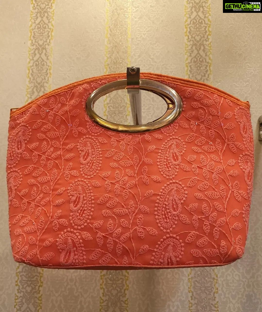 Vanitha Vijayakumar Instagram - 👀COME CLOSE👀 to admire the stunning intricate details of these handy hand bags👜 #vanithavijaykumarstyling #outfitoftheday #outfit #outfits #women #womensfashion #girl #girls #style #styling #stylist #fashion #ootd #picoftheday #pictureoftheday #dress #accessories #makeover #onlineshopping #onlineshop #boutique #boutiqueshopping #boutiquefashion Khader Nawaz Khan Road