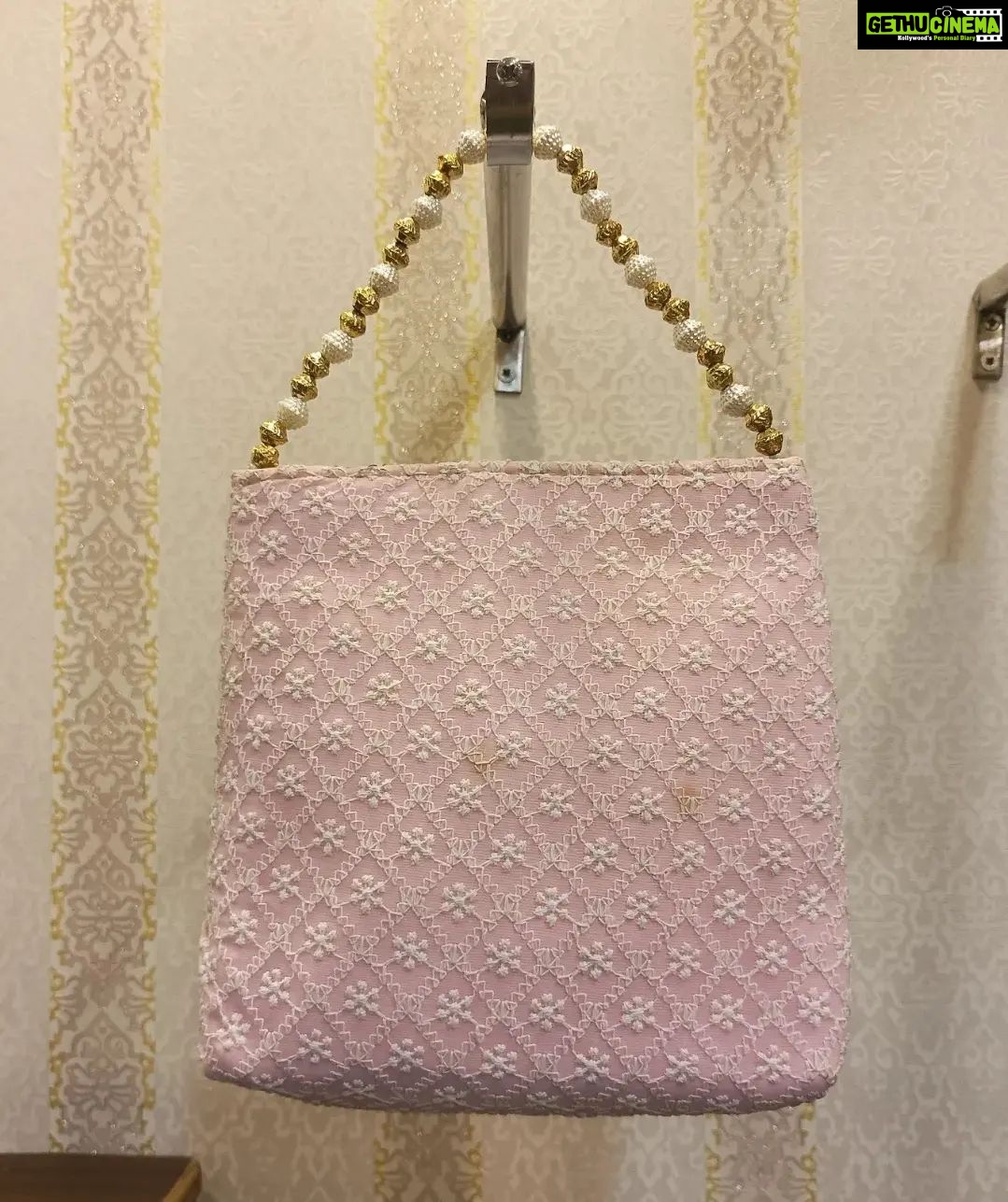 Vanitha Vijayakumar Instagram - 👀COME CLOSE👀 to admire the stunning intricate details of these handy hand bags👜 #vanithavijaykumarstyling #outfitoftheday #outfit #outfits #women #womensfashion #girl #girls #style #styling #stylist #fashion #ootd #picoftheday #pictureoftheday #dress #accessories #makeover #onlineshopping #onlineshop #boutique #boutiqueshopping #boutiquefashion Khader Nawaz Khan Road