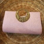 Vanitha Vijayakumar Instagram - Ring handle clutch purse 👛#vanithavijaykumarstyling #outfitoftheday #outfit #outfits #women #womensfashion #girl #girls #style #styling #stylist #fashion #ootd #picoftheday #pictureoftheday #dress #accessories #makeover #onlineshopping #onlineshop #boutique #boutiqueshopping #boutiquefashion Khader Nawaz Khan Road