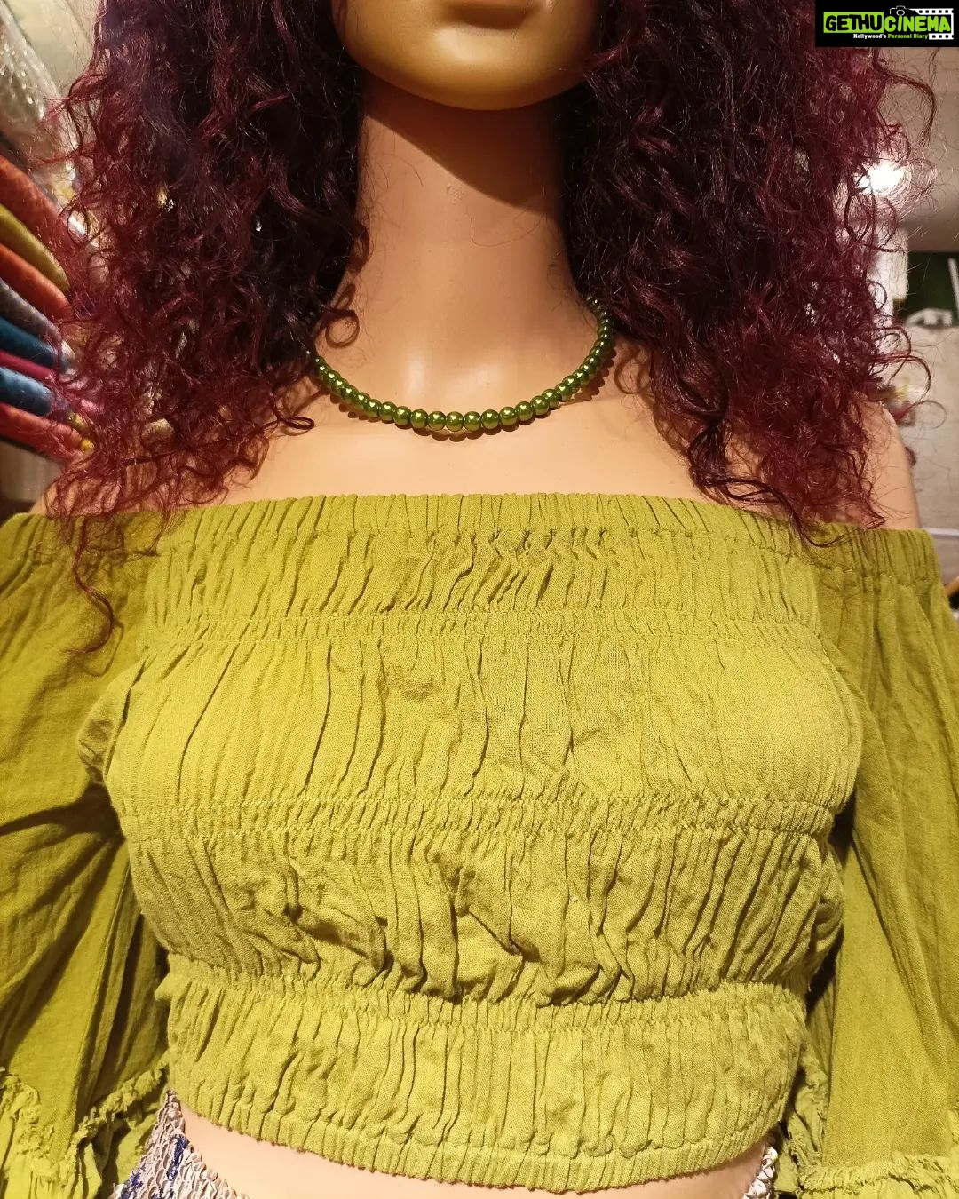 Vanitha Vijayakumar Instagram - Off shoulder shirred & ruffled blouse💚🤍🧡 #vanithavijaykumarstyling #outfitoftheday #outfit #outfits #women #womensfashion #girl #girls #style #styling #stylist #fashion #ootd #picoftheday #pictureoftheday #dress #accessories #makeover #onlineshopping #onlineshop #boutique #boutiqueshopping #boutiquefashion Khader Nawaz Khan Road