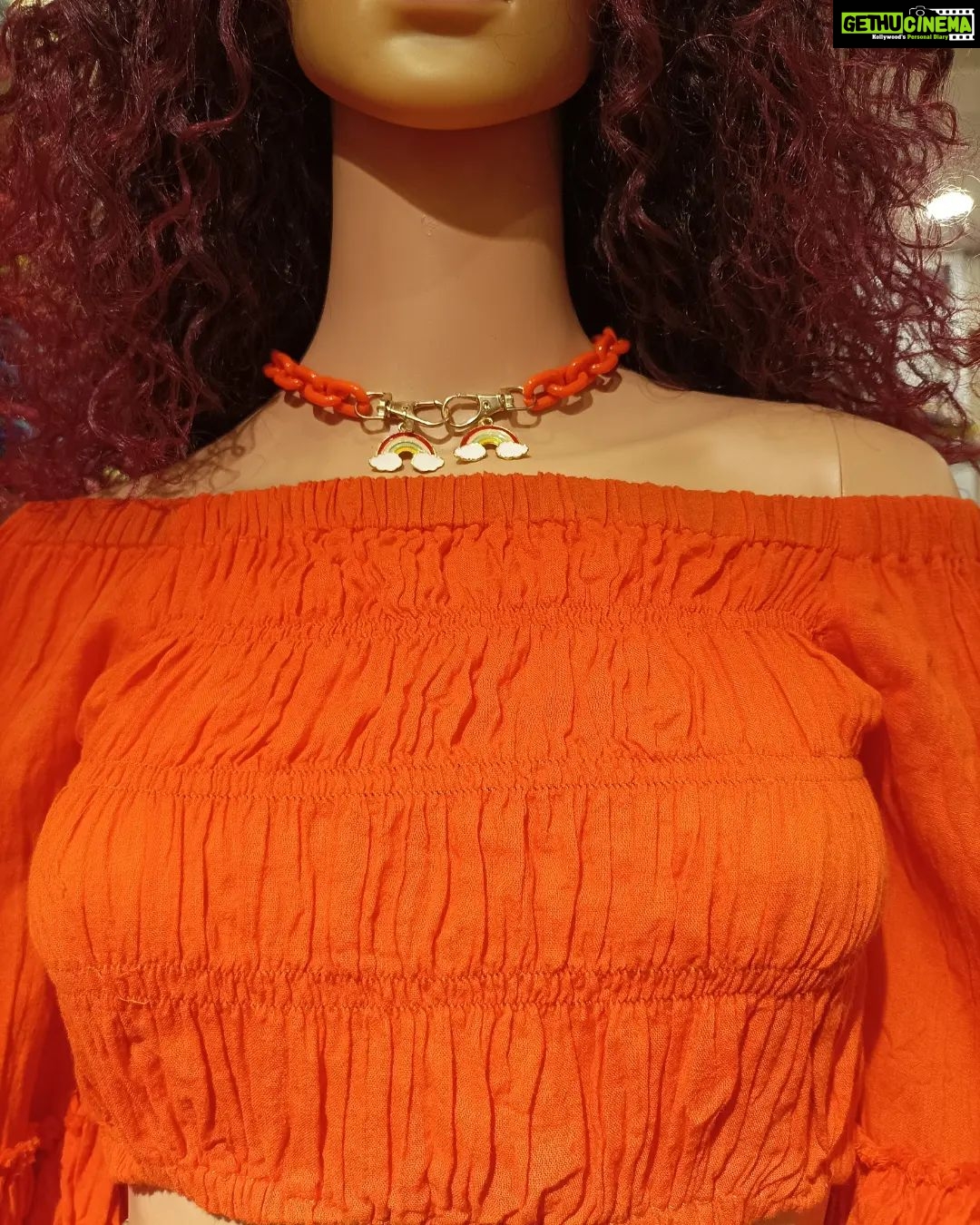 Vanitha Vijayakumar Instagram - Off shoulder shirred & ruffled blouse💚🤍🧡 #vanithavijaykumarstyling #outfitoftheday #outfit #outfits #women #womensfashion #girl #girls #style #styling #stylist #fashion #ootd #picoftheday #pictureoftheday #dress #accessories #makeover #onlineshopping #onlineshop #boutique #boutiqueshopping #boutiquefashion Khader Nawaz Khan Road