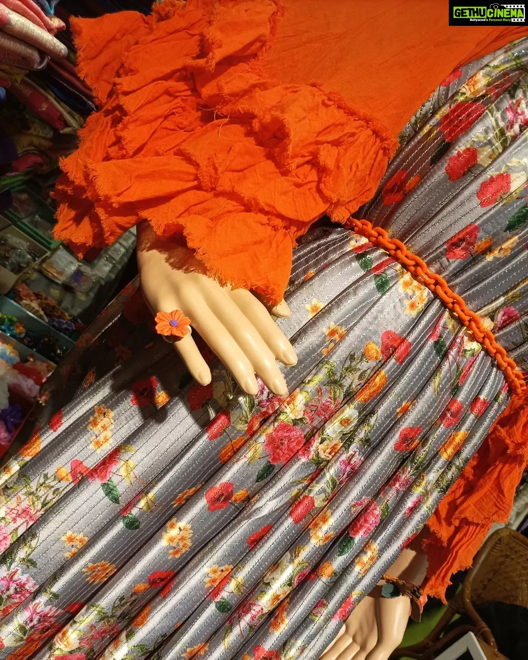 Vanitha Vijayakumar Instagram - Satin floral saree draped in new elegant indo- western style💃🏻🧡💥🔥 #vanithavijaykumarstyling #outfitoftheday #outfit #outfits #women #womensfashion #girl #girls #style #styling #stylist #fashion #ootd #picoftheday #pictureoftheday #dress #accessories #makeover #onlineshopping #onlineshop #boutique #boutiqueshopping #boutiquefashion Khader Nawaz Khan Road