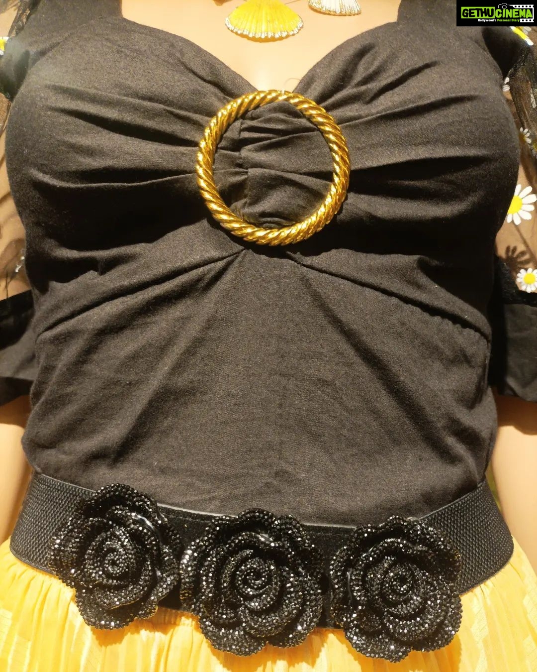 Vanitha Vijayakumar Instagram - Pleated skirt & organza floral printed sleeved top💛🖤 Dm for prize & details📩 #vanithavijaykumarstyling #outfitoftheday #outfit #outfits #women #womensfashion #girl #girls #style #styling #stylist #fashion #ootd #picoftheday #pictureoftheday #dress #accessories #makeover #onlineshopping #onlineshop #boutique #boutiqueshopping #boutiquefashion Khader Nawaz Khan Road