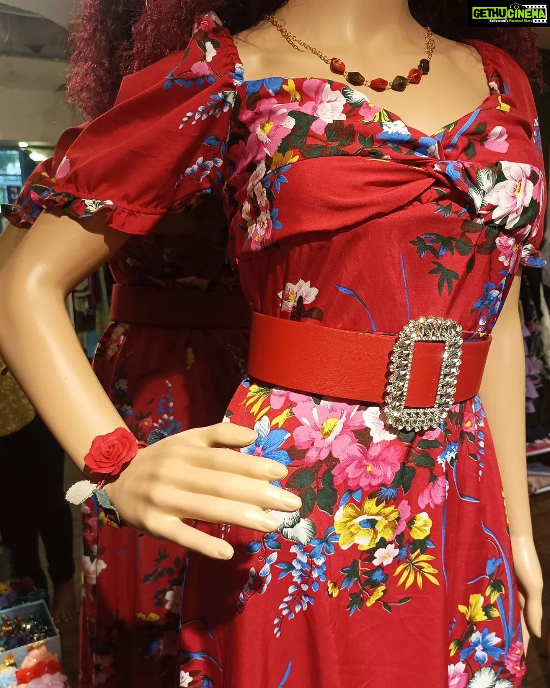 Vanitha Vijayakumar Instagram - Buy floral maxi's in just 999/- Offer going on hurry up💃🏻🛒🛍#vanithavijaykumarstyling #outfitoftheday #outfit #outfits #women #womensfashion #girl #girls #style #styling #stylist #fashion #ootd #picoftheday #pictureoftheday #dress #accessories #makeover #onlineshopping #onlineshop #boutique #boutiqueshopping #boutiquefashion Khader Nawaz Khan Road