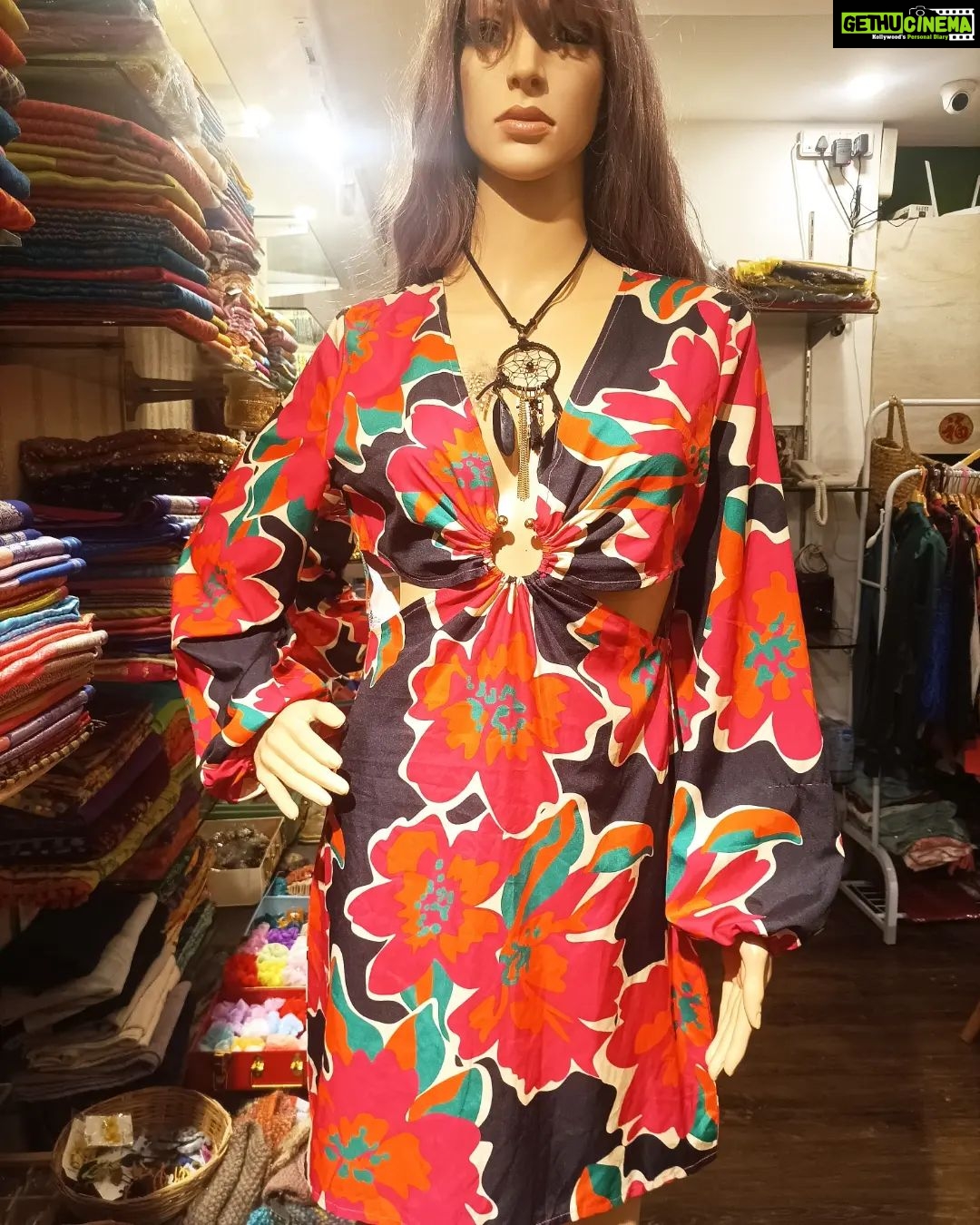 Vanitha Vijayakumar Instagram - Cut outs ring detailed dress🌺 #vanithavijaykumarstyling #outfitoftheday #outfit #outfits #women #womensfashion #girl #girls #style #styling #stylist #fashion #ootd #picoftheday #pictureoftheday #dress #accessories #makeover #onlineshopping #onlineshop #boutique #boutiqueshopping #boutiquefashion Khader Nawaz Khan Road