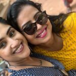 Vanitha Vijayakumar Instagram - #pondicherry #auroville #friends @sheebu_benjamin @zainulabideenjahidha @jovika_vijaykumar Coromandel Cafe