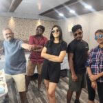 Varalaxmi Sarathkumar Instagram – Jiggle ft kiss disco main jaaye…Jessttt Be Jolllyyy…!!

Feat. #TheGUGUGroup

@ramesh197348
@soniya_sri_np
@k.prabu.1993 
@sridhar.hair 

#Tuesday 
#tuesdayvibes 
#trendingreels❤️ 
#funnyvideos 
#mytribe 
#shootdiaries 
#shooting 
#jiggle #desivideos Hyderabad