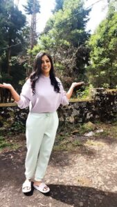 Varalaxmi Sarathkumar Instagram - Happy Dancing Sunday... jusstttttt jolllyyyyy vibes...!! #Sunday #Sundayvibes #workingsunday #lovemyjob #lovetodance #goodvibesonly #trendingreels #love #laughter #weekendvibes #kodaidiaries #kodaireels #seashanty Video courtesy @sridhar.hair #Sabari Kodaikaanal- The Queen Of Hills