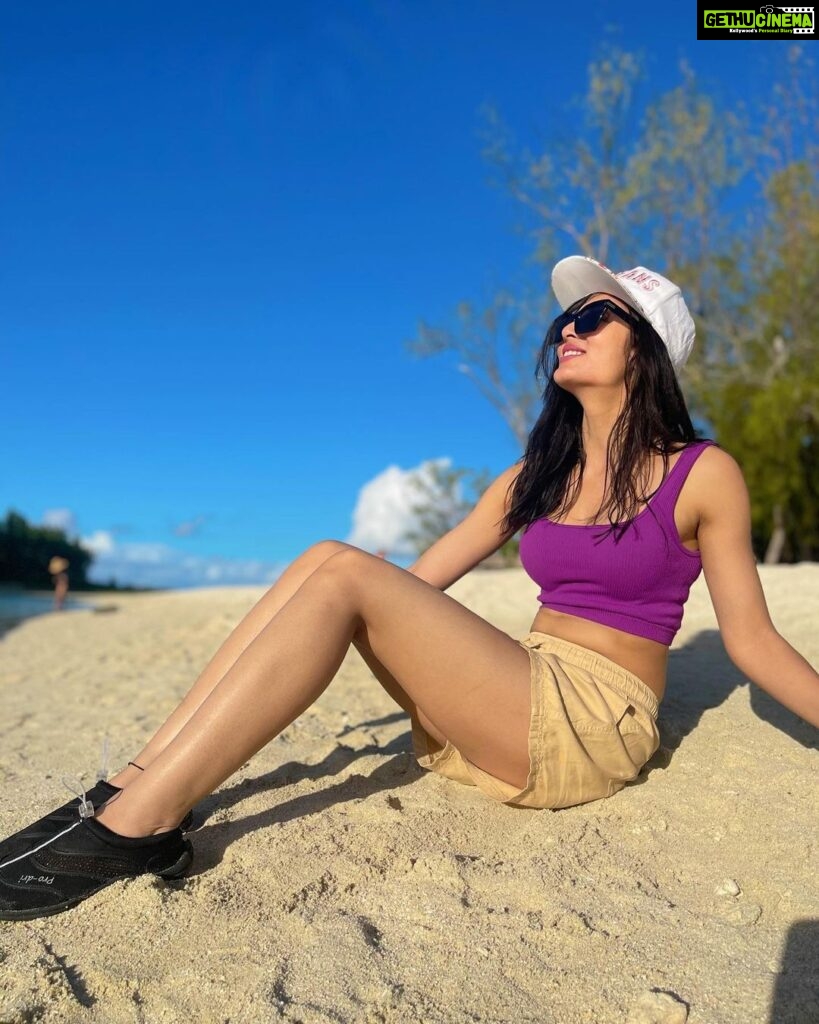Vidisha Instagram - This is my resting beach face !! Peace out beaches !!😛 . . . . . #takeabreak #beachtime #vacaymode #traveller #wanderer #travelwithvidisha #sandandsea #sunsoaked #gypsysoul #vidisha #vidishasrivastava #ileauxcerfs #mauritius Île aux Cerfs