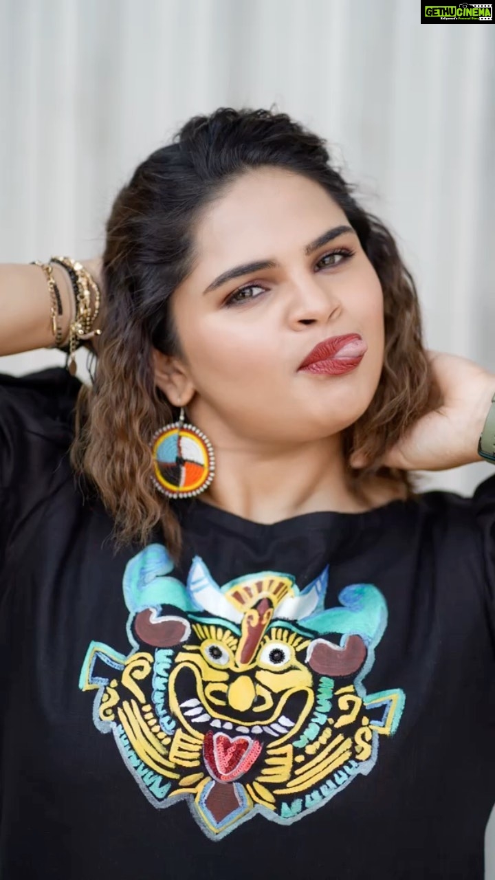 Vidyulekha Raman Instagram - 🧿🪬 Styling - @paviiiee_08 Dress - @lopa_tailoring_and_embroidery @vijaytelevision @mediamasons #cwc #cwc3 #cookwithcomali #cookwithcomali3 #cookuwithcomali #cookuwithcomali3 #vijaytvshow #vijaytelevision #vijaytv #vidyuraman #cookwithcomalividyu #ootd
