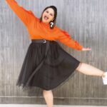 Vidyulekha Raman Instagram - 🍊🖤🎃 Styled by - @paviiiee_08 Top & Skirt - @thehazelavenue @vijaytelevision @mediamasons #orangeisthenewblack #cwc #cwc3 #cookwithcomali #cookwithcomali3 #cookuwithcomali #cookuwithcomali3 #vijaytvshow #vijaytelevision #vijaytv #vidyuraman #cookwithcomalividyu #ootd