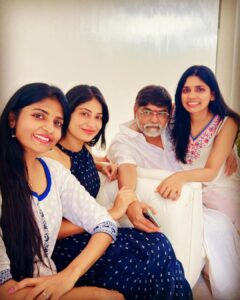 Vijayalakshmi Instagram - Veredhuvum thevai illai 
Anbukku munnaley ♥️
.
.
.
@kanithiru10 
@niranjani_ahathian 
@ahathiansannasi