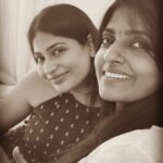 Vijayalakshmi Instagram - Veredhuvum thevai illai Anbukku munnaley ♥️ . . . @kanithiru10 @niranjani_ahathian @ahathiansannasi