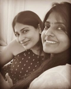 Vijayalakshmi Instagram - Veredhuvum thevai illai Anbukku munnaley ♥️ . . . @kanithiru10 @niranjani_ahathian @ahathiansannasi