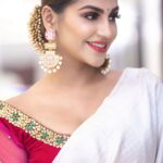 Yaashika Aanand Instagram – 💫💫
.

Mua @pavihairandmakeup 
Saree @lakshana_designer_studio
Camera @kgsselvam
Location @thestoryknk