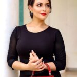 Aanchal Munjal Instagram - Curvy hips & Red lips .. 💋 #HelloJuly 🧿🌈 Styled by @theanunarang 📸 @yash_bhatwal_photography MUA @varshathapa_makeup_hair 📍@honeybookstudios