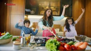 Aarti Chhabria Instagram - Who wants the best Chole masale? 

So excited to be in this beautiful TVC with the very handsome and my favourite @beingsalmankhan
Thank you @oberoiibc @goldieegroupofficial ❤️ 

Posted @withregram • @oberoiibc Jahaan Jaaye, Rishtey Banaaye! ⭐
 
@goldieegroupofficial
 
#OberoiIBC #AdAgency #IndianBrandCoach #GoldieeGroup #Goldiee #TVC #AdFilm #SalmanKhan #BeingSalmanKhan #JahaanJaayeRishteyBanaaye