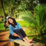 Abhirami Suresh Instagram - State of " Nirvana " ... 💕 @cloud9holidays .. A perfectly nice getaway spot within Kochi. The hues of blue and green stretching wide ... The waves and the gusty wind...! Uuufh! Magical 💕💎 i recommend 💕 Cloud 9 Holidays