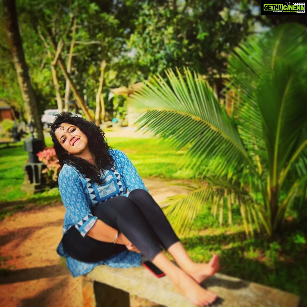 Abhirami Suresh Instagram - State of " Nirvana " ... š @cloud9holidays .. A perfectly nice getaway spot within Kochi. The hues of blue and green stretching wide ... The waves and the gusty wind...! Uuufh! Magical šš i recommend š Cloud 9 Holidays