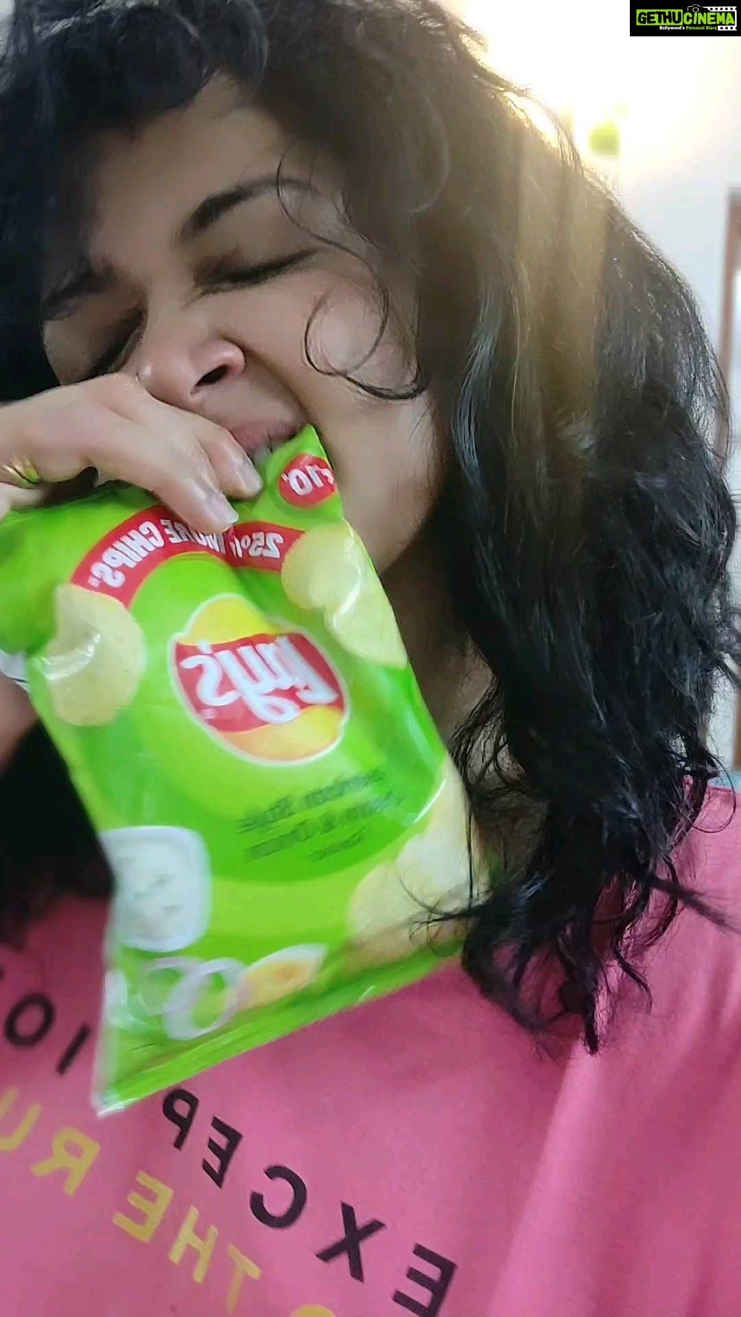 Abhirami Suresh Instagram - But the L is silent ! #Well #flatstomach #funnyvideos #funnygram #lays