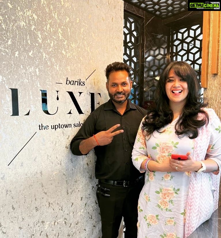Abhirami Suresh Instagram - One of the finest salon experiences i had in the recent times.. @hairstylist_pramod Thank you for making me feel perfectly comfortable meanwhile. And it was a truly warm welcome i had at @bariksluxesalon π @dishhhh_s Thank you for being a very affable host :)