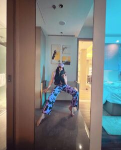 Adah Sharma Instagram - Who are you when no one’s watching ?🙃🤓 . . . P.S. dolphin ke peeche kya hai dolphin ke peeche *sing in choli ke peeche kya hai* tune The answer is dil…. The answer to everything is ❤️ #100YearsOfAdahSharma #adahsharma