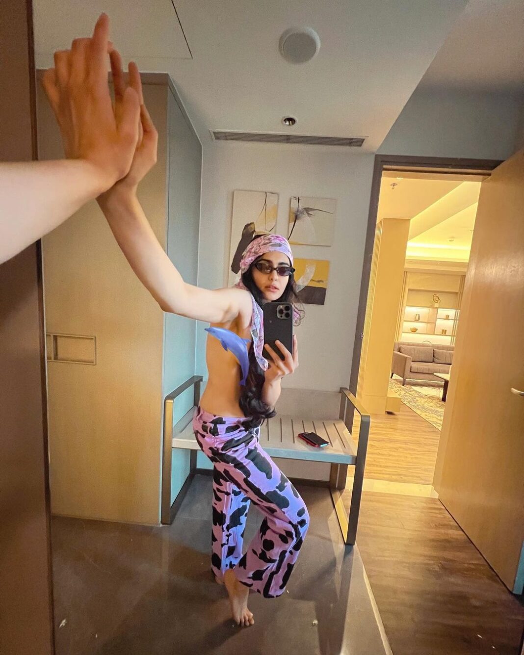 Adah Sharma Instagram - Who are you when no one’s watching ?🙃🤓 . . . P.S. dolphin ke peeche kya hai dolphin ke peeche *sing in choli ke peeche kya hai* tune The answer is dil…. The answer to everything is ❤️ #100YearsOfAdahSharma #adahsharma