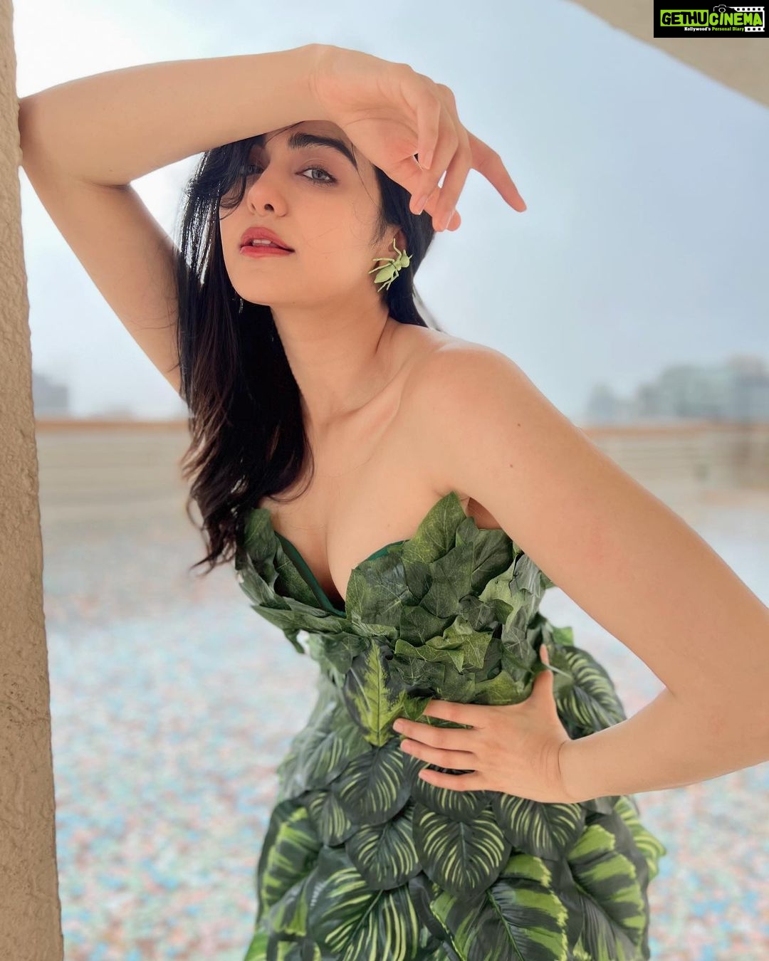 Adah Sharma Instagram - Mujhe kuch nahi patta 🥬🍃☘️🍀 leaf pics on public demand 🤓 . . . #100YearsOfAdahSharma #adahsharma P.S. have u eaten your vegetables today 😎