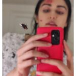 Adah Sharma Instagram - Look in the mirror.That's your competition 🪰❤️🤣 . . . #100YearsOfAdahSharma #AdahKaKeeda #adahsharma #fly #flyhigh #flies . . P.S. you can name him if u like 🙃❤️ yes the fly in the mirror is my competition for many reasons #MondayMotivation to fly high 😁